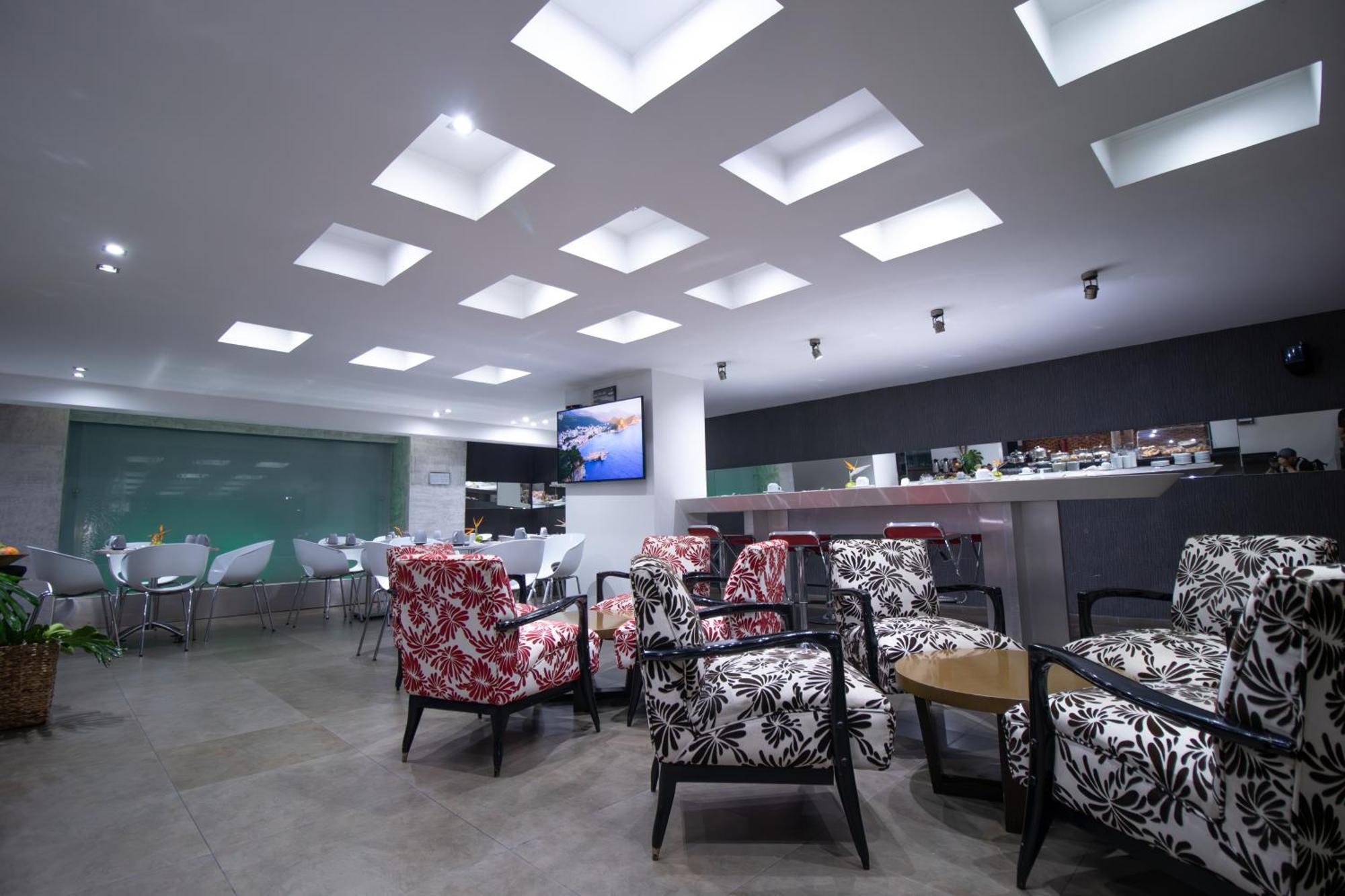 San Simon Hotel Pereira By Soratama Extérieur photo The lounge at the airport.