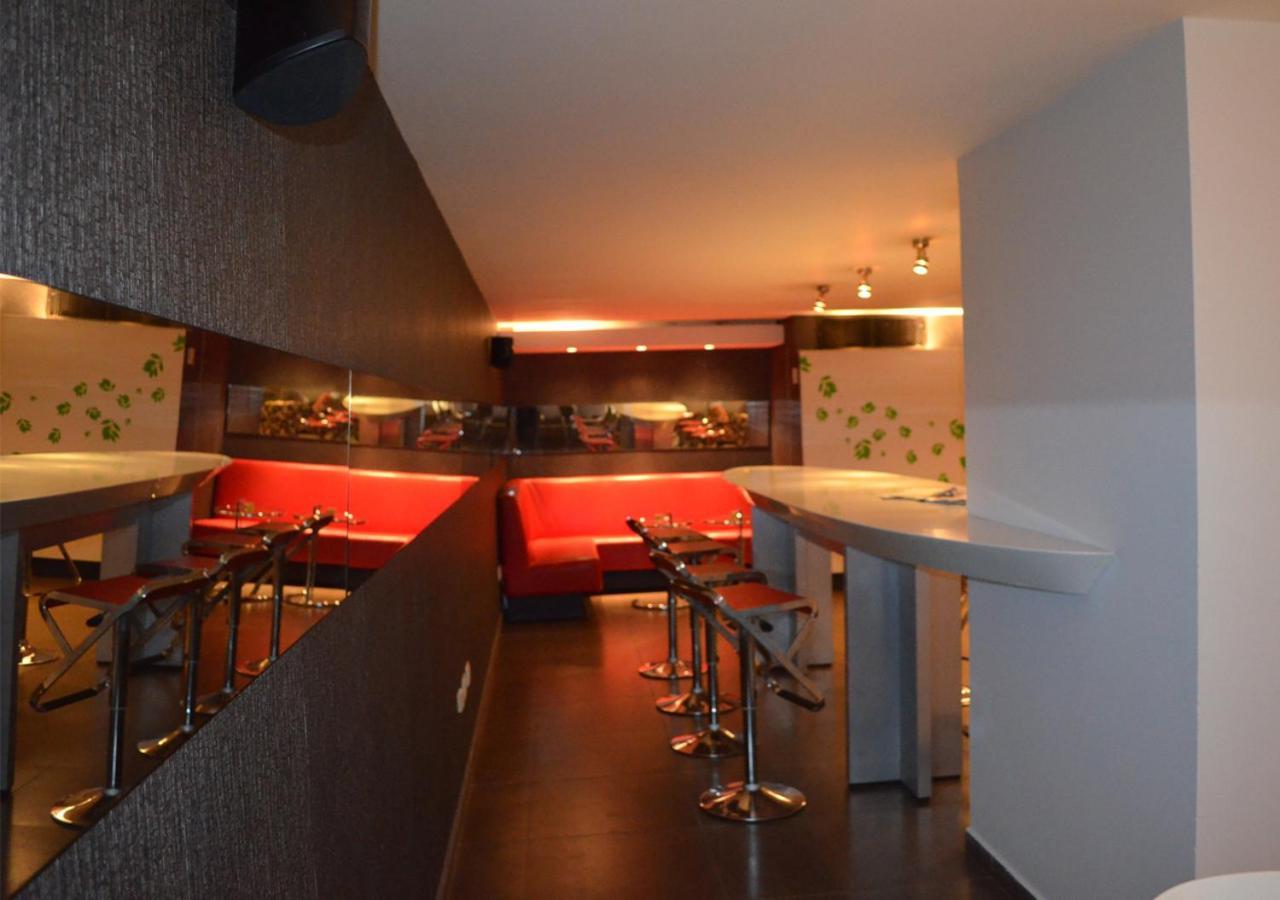 San Simon Hotel Pereira By Soratama Extérieur photo The interior of the restaurant